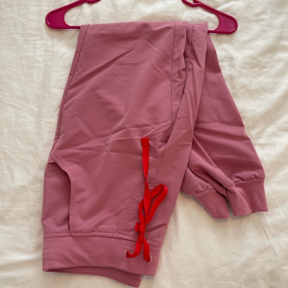 Figs. Women. Zamora Joggers Chalk Pink. Limited Edition Color